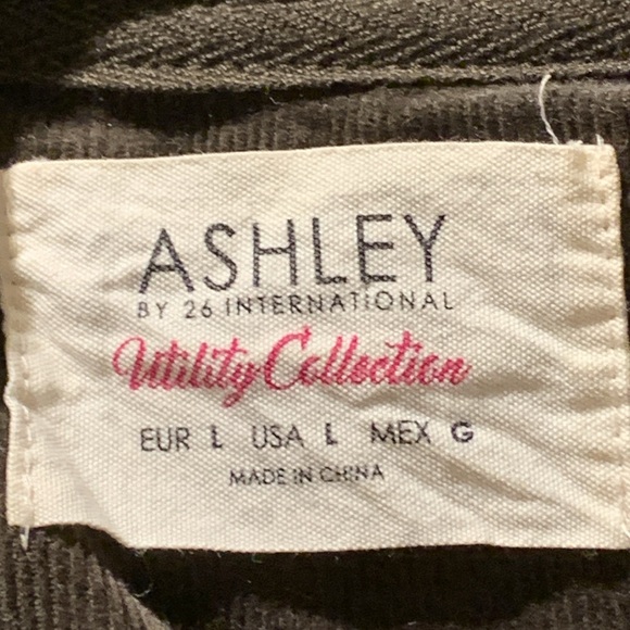Ashley By 26 International Utility Collection - Picture 3 of 10